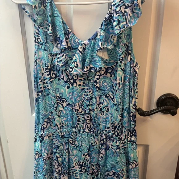 Blue and White Patterned Sleeveless Romper - Picture 2 of 3